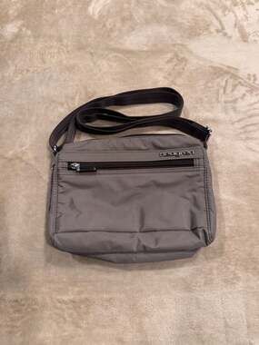 Hedgren Eye Medium RFID Nylon Crossbody Bag Gray Lightweight Travel Organizer